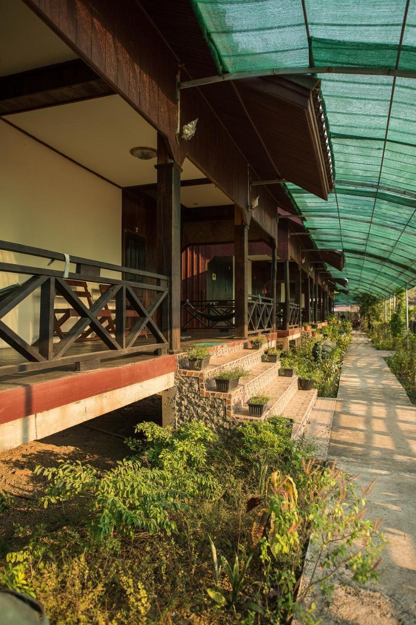 Chanhthida Guesthouse And The River Front Restaurant Ban Khon Eksteriør bilde